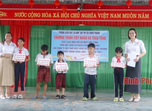 Chơn Thành: Trao yêu thương đến học sinh khó khăn