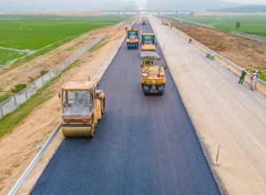 Phát động thi đua cao điểm "500 ngày đêm hoàn thành 3.000km đường bộ cao tốc"