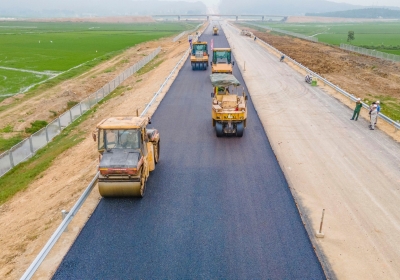 Phát động thi đua cao điểm "500 ngày đêm hoàn thành 3.000km đường bộ cao tốc"